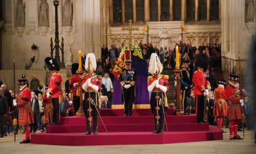 Vrata Westminstera zatvorena su za javnost: Završeno odavanje počasti kraljici Elizabeti