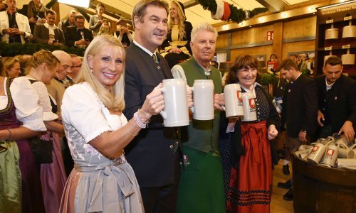 Unatoč kiši i hladnoći, prvi vikend Oktoberfesta nakon pandemije okupio 700.000 posjetitelja