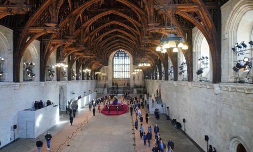 Biden se pojavio na balkonu u Westminster Hallu, odao počast kraljici Elizabeti