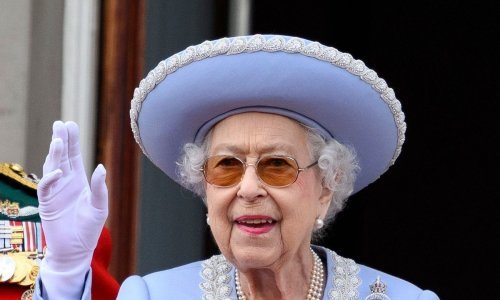 Posljednja službena fotografija kraljice Elizabete otkriva impresivan komad nakita i počast njezinom ocu