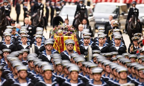 Veliku Britaniju nakon smrti kraljice Elizabete II. čekaju brojne promjene, od himne do poštanskih marki i novčanica. Koliko će sve to koštati?