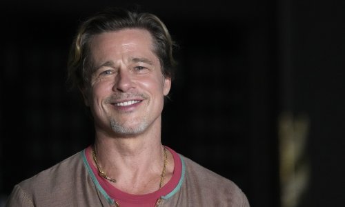 Ima još jedan talent: Brad Pitt u društvu Nicka Cavea predstavio svoje kiparske radove