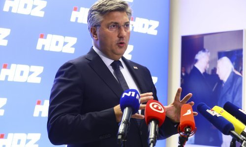 Vlada: Premijer nije zapovjedio izvoz nafte u Mađarsku, a ni ne može izravno odlučivati o naftnom poslovanju Ine