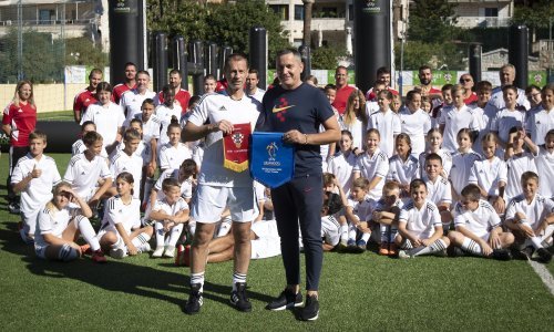 [FOTO] Jedinstvena prilika za klince na Hvaru; zaigrali s Bobanom, Šukerom, Figom, Savičevićem...