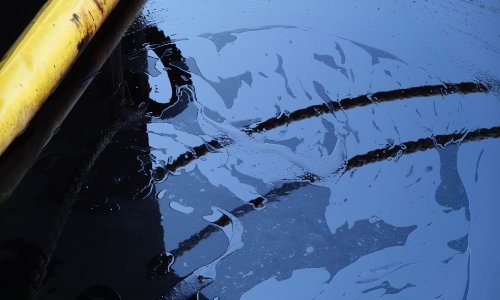 [VIDEO] Teško gorivo iscurilo u more kod Brodosplita, sve službe su na terenu