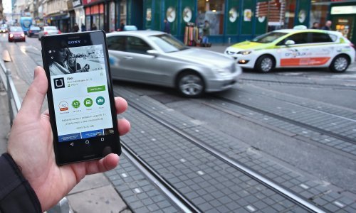 S kime sjedate u auto: Kakve kontrole prolaze stari taksisti, a kakve vozači Ubera?