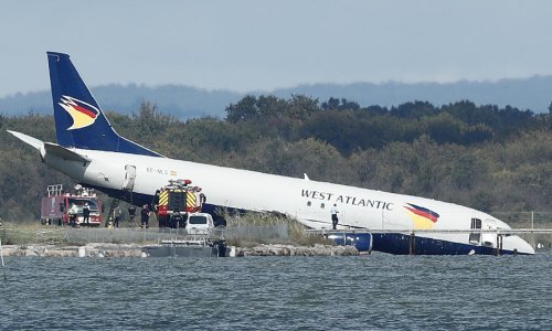 Boeing 737 umjesto na pisti u Montpellieru završio u jezeru