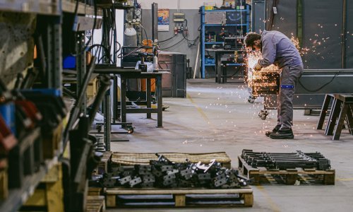 HNB prognozira snažno usporavanje gospodarskog rasta, smirivanje inflacija, ali i porast rata kredita s promjenjivom kamatom
