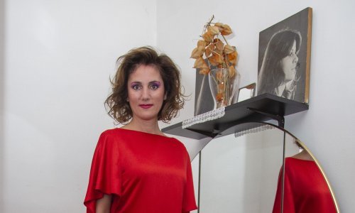 Žena osamdesetih u muzeju Zagreb 80's