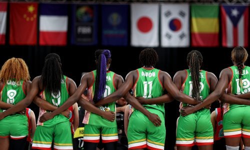 Šokantne scene sa SP-a; srpska košarkašica davala je izjave, a  pored nje suparnice su se brutalno mlatile