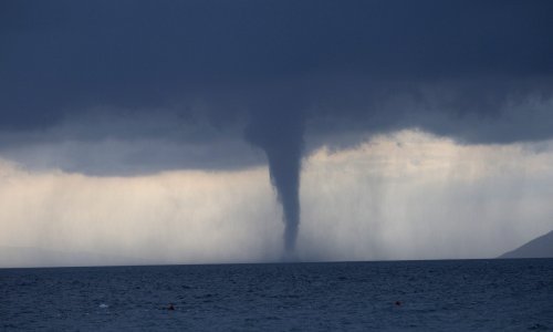 Havarija na moru; pijavica kod Iža potopila ribarski brod: Podigla nas je i bacila natrag