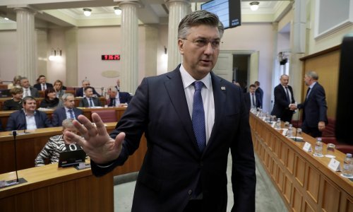 Plenković nakon aktualca govorio o privatizaciji Ine i dronu nad kninskom vojarnom
