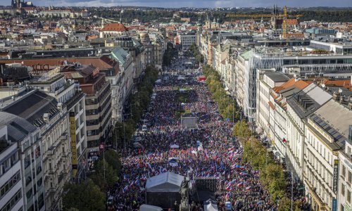 Nekoliko desetaka tisuća Čeha prosvjedovalo protiv vlade, NATO-a i EU