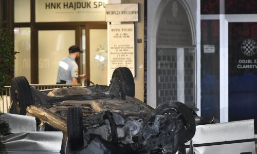 Iz bolnice se oglasili o stradalima u nesvakidašnjoj prometnoj na Poljudu: 14-godišnjak stabilno, 15-godišnjak i dalje kritično