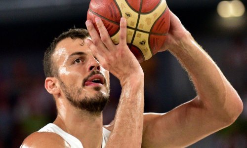 Hrvat kojeg se izbornik odrekao uz čudno objašnjenje uništio bogati turski klub i osvojio prvi trofej pa rekao što zaista misli o našoj košarci!