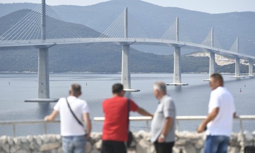 Stručni skup: U Pelješki most ugrađeno je čelika kolika je masa 12 Eiffelovih tornjeva, a s betonom bi se moglo napuniti 27 olimpijskih bazena