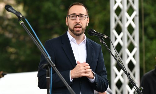 [VIDEO/FOTO] Tomašević: Prodano 450.000 paketa vrećica, građani očito žele red