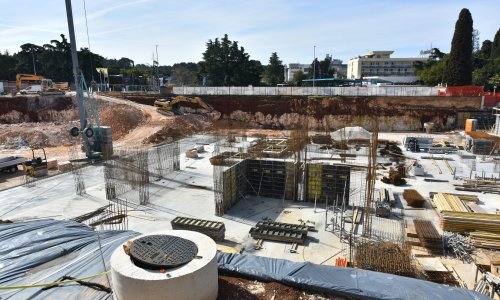 Prodaja nekretnina cvate; ide sve kao po loju, od parkirališnih mjesta do građevinskog i poljoprivrednog zemljišta te vikendica,