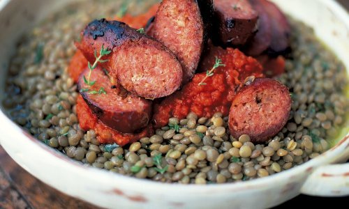 Kobasice sa zelenom lećom i ljutkastom šalšom