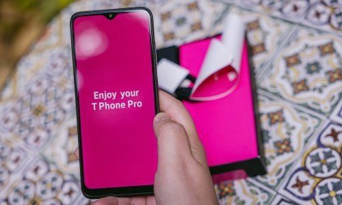 [FOTO] Jako dobra baterija, podrška za 5G i čist Android: Prvi smo isprobali T Phone Pro