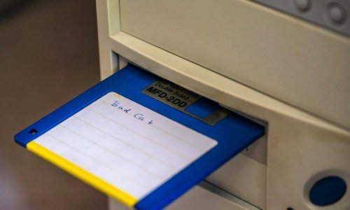 [FOTO] Evolucija ih je odavno trebala izbrisati s lica zemlje, no floppy diskovi odbijaju umrijeti