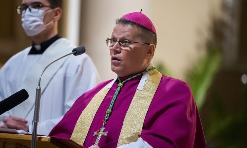 Nadbiskup Hranić razriješio dužnosti župnika u Sikirevcima zbog neprimjerenog dopisivanja s mještankama