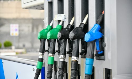 Zemlje izvoznice najavljuju 'povijesni rez' u proizvodnji sirove nafte: Barel bi mogao skočiti na više od 100 dolara, a cijene goriva...