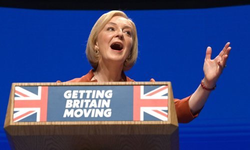 [VIDEO] Britanska premijerka izazvala bijes zbog korištenja pjesme 'Moving on up' na stranačkom skupu: Prisjetili smo se pjesama koje su koristili i hrvatski političari