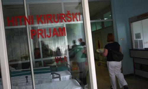 Dvogodišnja curica preživjela pad s četvrtog kata