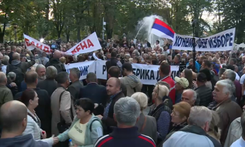 [VIDEO] Tisuće ljudi prosvjedovalo protiv Dodika u Banja Luci: Optužuju ga za krađu i traže poništenje izbora