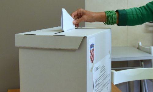 Slab odaziv u Puli: Do 16 sati na referendum izašlo 16,92 posto glasača