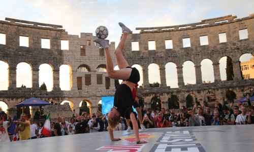 Fotografije iz pulske Arene s finala Red Bull Street Stylea obišle svijet; gledatelji uživali u fantastičnim akrobacijama, plesu i čudesnom tehniciranju