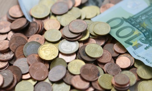 Ostavljate sitniš na blagajni i napojnice u restoranu? Evo kamo taj novac zapravo odlazi