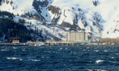 U Whittieru na Aljasci svi su susjedi: cijeli gradić živi u jednoj zgradi