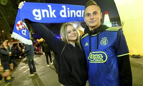 [FOTO] Pogledajte raspoložene navijače Dinama uoči utakmice odluke na Maksimiru