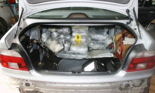 Policija zaplijenila kokain, MDMA, marihuanu - ali i ručnu bombu i revolver