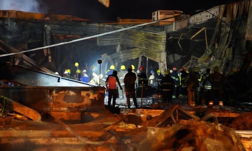 Rusija ispalila baražnu vatru projektila i pogodila stambenu zgradu u Mikolajivu, u Kijevskoj oblasti napadi dronovima kamikazama