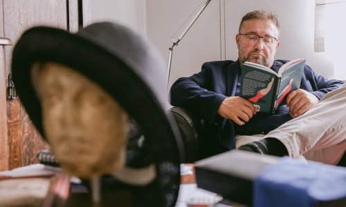 Zoran Ferić o novom romanu koji tematizira ljubav sredovječnog muškarca i studentice: Politička korektnost ne bi trebala propisivati što književnost smije, a što ne smije