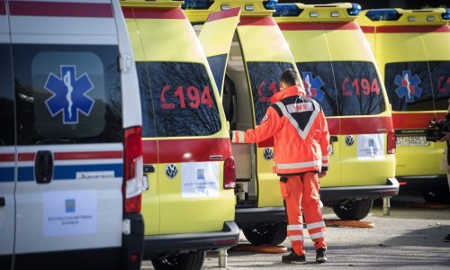 Policija istražuje smrt djeteta u bolnici; KBC Split: Dijete je imalo kronične bolesti, oživljavano je u kolima hitne pomoći