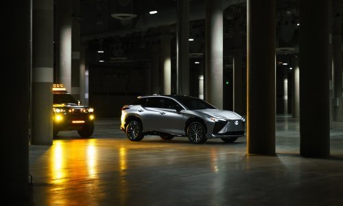 [FOTO/VIDEO] Potpuno novi Lexus RZ 450e elektrificirao najave za film 'Black Panther: Wakanda zauvijek'