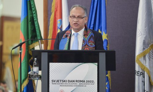 Gotovo 50 posto Romkinja u Hrvatskoj rađa u maloljetnoj dobi