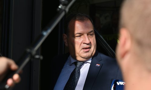 Beroš presicu o reformi zdravstva otvorio lapsusom: ‘Zdrav čovjek ima stotinu žena…‘