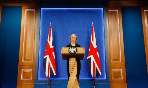 Liz Truss: Oprostite zbog grešaka, ali ostajem premijerka