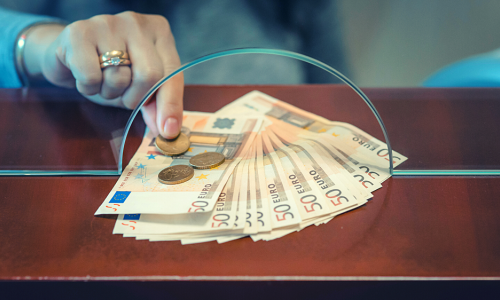 Je li prebacivanje novca u banku prije uvođenja eura dobra ideja? Stručnjak tvrdi da postoji bolja opcija