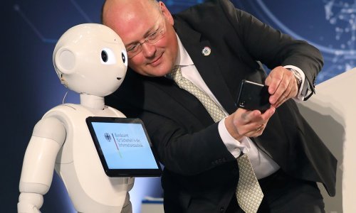 Smijenjen direktor njemačke kibernetičko-sigurnosne službe zbog veza s Rusima