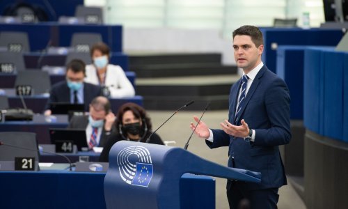 Ressler: Srbija beskrupulozno zloupotrebljava vizni režim i šalje migrante prema Europi