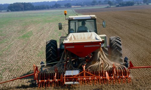 Lanjska sjetva proglašena je 'najskupljom u povijesti', a u međuvremenu je sve poskupjelo tri puta: 'Obavit ćemo je, ali...'