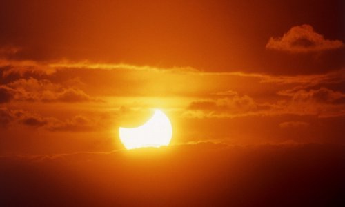 Pomrčina Sunca u Škorpionu - vrijeme dvostruke transformacije