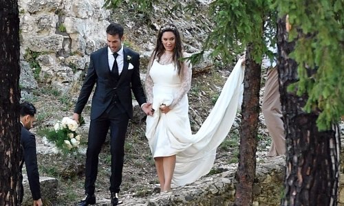 Ljepotica koju nazivaju najljepšom ženom na svijetu dijeli nikad viđene fotografije svog vjenčanja