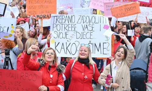 Odgojitelji zaprijetili na prosvjedu štrajkom i izlaskom na ulice